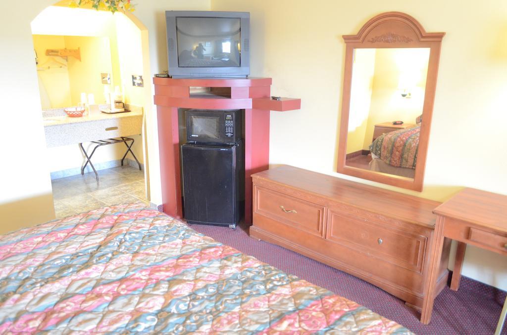 America'S Best Value Inn & Suites - Rosenberg/Houston ภายนอก รูปภาพ