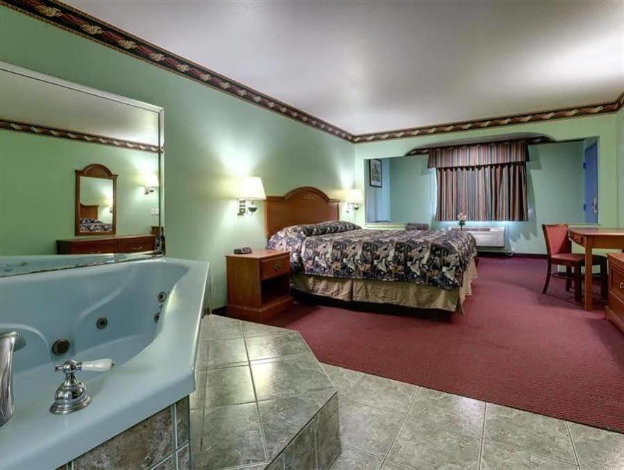 America'S Best Value Inn & Suites - Rosenberg/Houston ภายนอก รูปภาพ